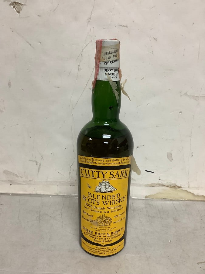1950's/1960's Cutty Sark blended Scots Whisky 86 proof 4/5 quart(sealed) (1 of 1)