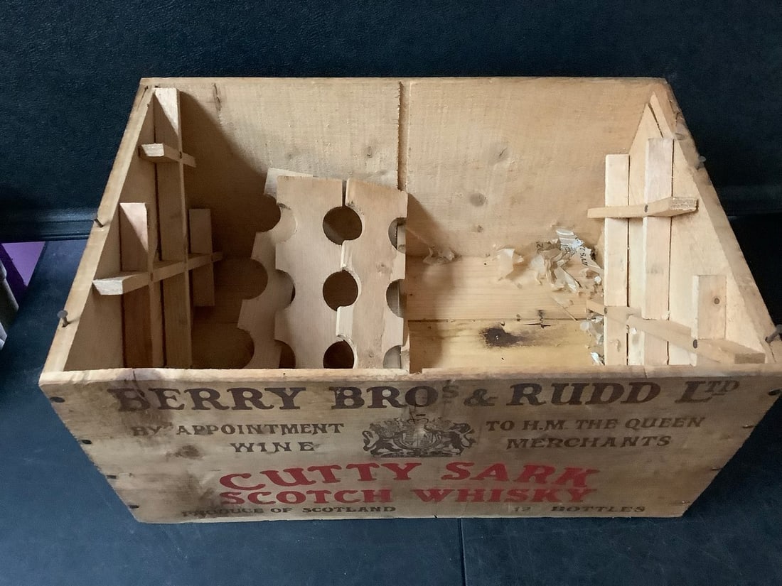 Vintage wooden crate(17.25in.x11.75in.x8.75in.): Vintage wooden crate(17.25in.x11.75in.x8.75in.)