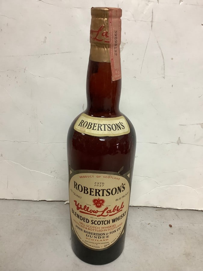 Robertson's Yellow Label blended scotch whisky 86.8 proof 4/5 quart(sealed) (1 of 1)