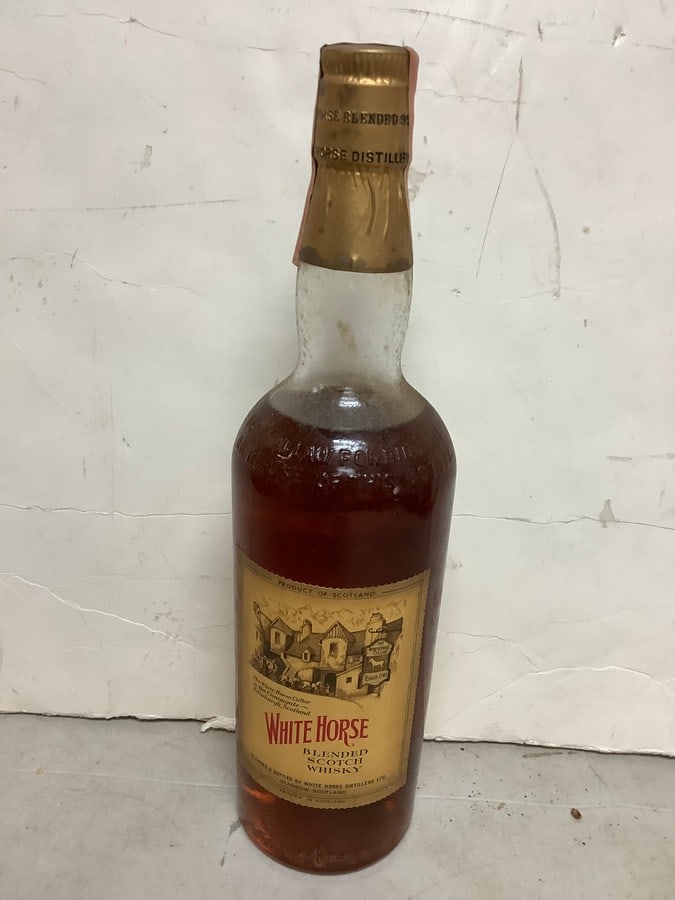 White Horse blended scotch whisky 86.8 proof 4/5 quart(sealed) (1 of 1)