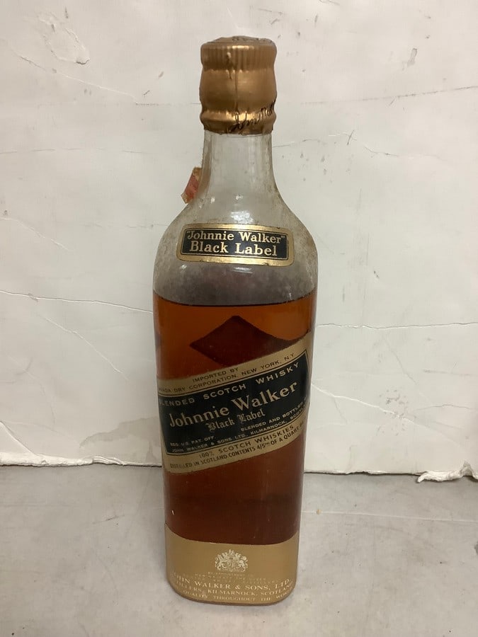 Johnnie Walker Black Label Old Highland Whisky(mostly full) (1 of 1)