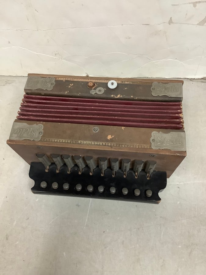 Vintage Stella accordion: Vintage Stella accordion