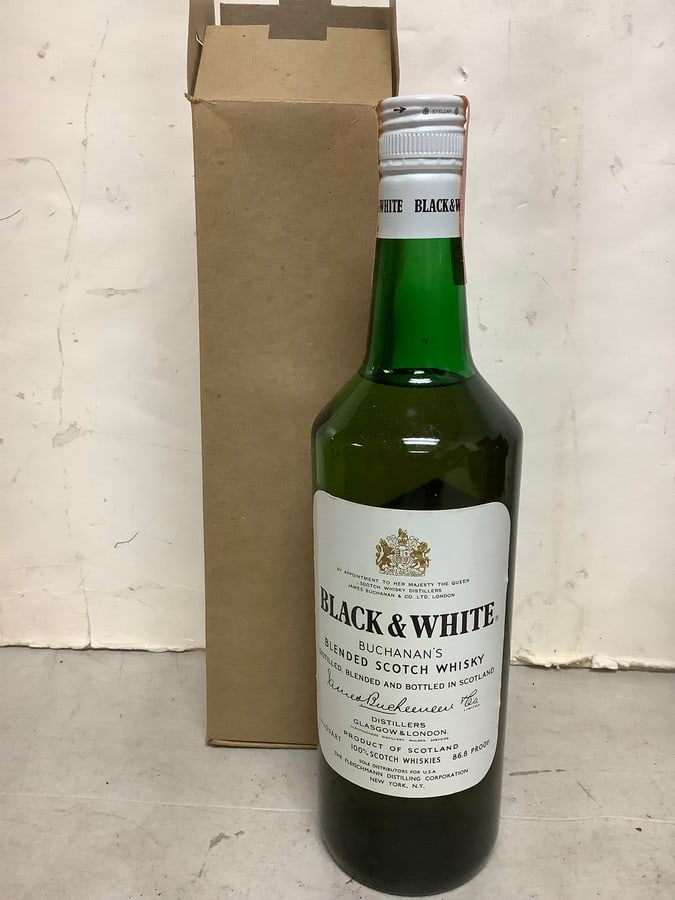 Early 1950's/1960's black and white blended scotch whisky 4/5 quart 86.8 proof(sealed) (1 of 1)