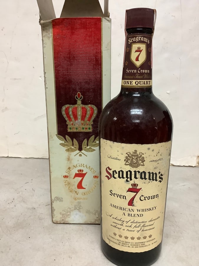 Early 1950's/1960's Seagram's Seven Crown American Whiskey 86 proof one quart(sealed) (1 of 1)