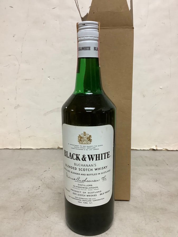 Early 1950's/1960's Buchanan's blended scotch whisky 86.8 proof 4/5 quart(sealed) (1 of 1)