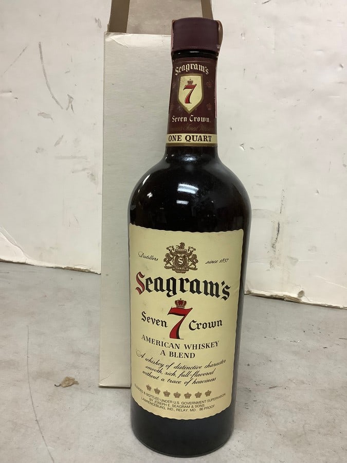 Early 1950's/1960's Seagram's Seven Crown American Whiskey 86 proof one quart(sealed) (1 of 1)