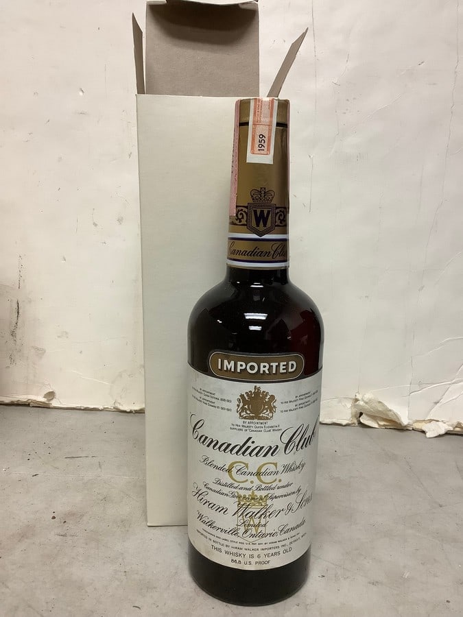 1959 Hiram Walker blended Canadian Whisky 86.8 proof 4/5 quart(sealed) (1 of 1)
