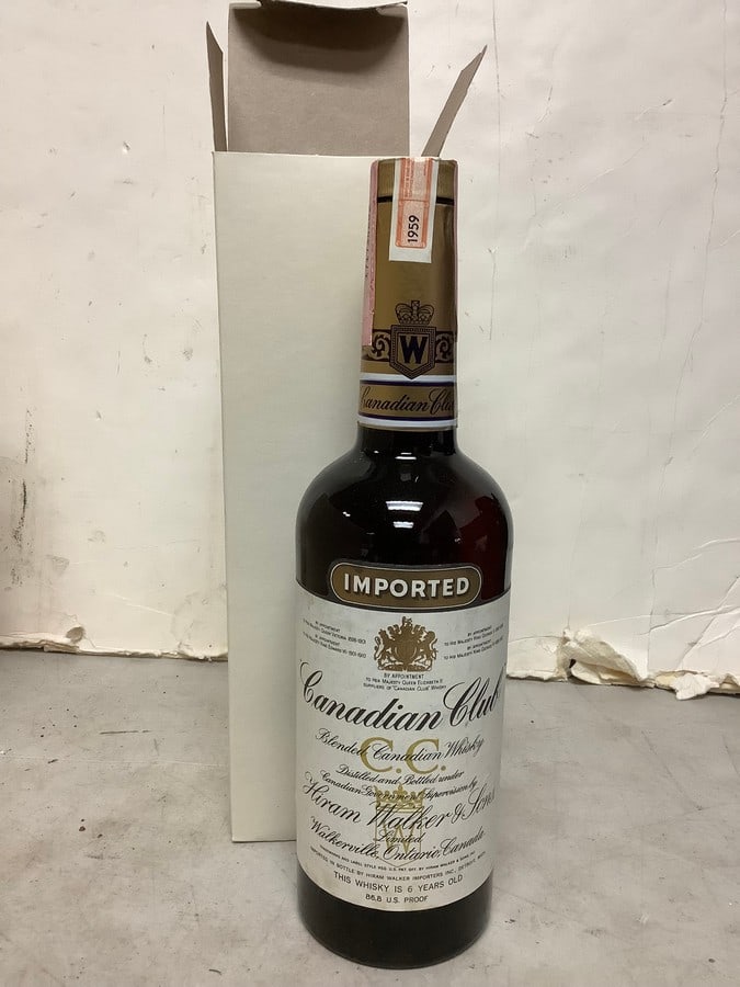 1959 Hiram Walker blended Canadian Whisky 86.8 proof 4/5 quart(sealed) (1 of 1)