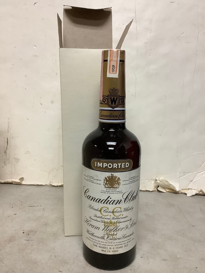 1959 Hiram Walker blended Canadian Whisky 86.8 proof 4/5 quart(sealed) (1 of 1)