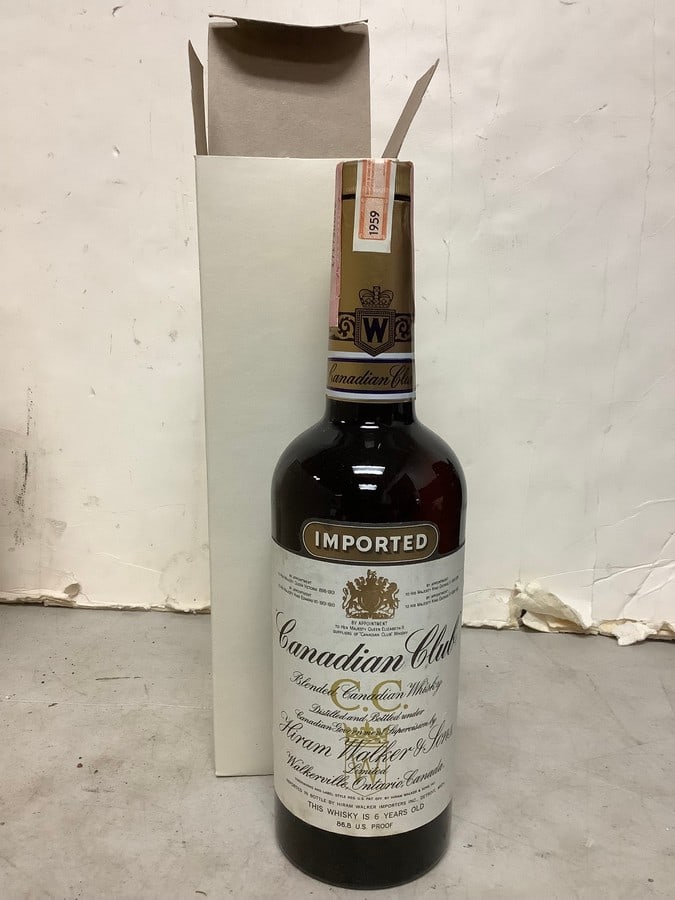 1959 Hiram Walker blended Canadian Whisky 86.8 proof 4/5 quart(sealed) (1 of 1)