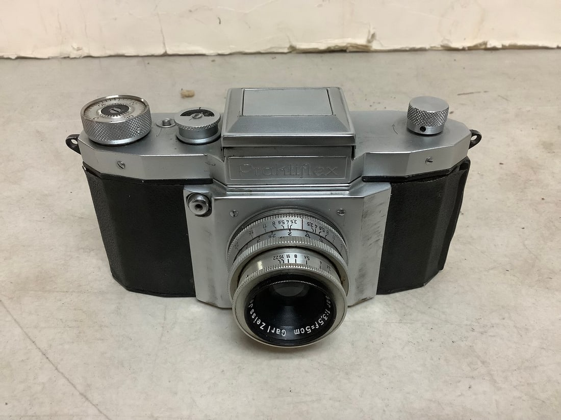 Praktiflex vintage camera(working condition): Praktiflex vintage camera(working condition)