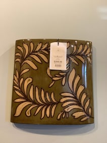 Raised leaf porcelain wall pocket(16in.x17in.)