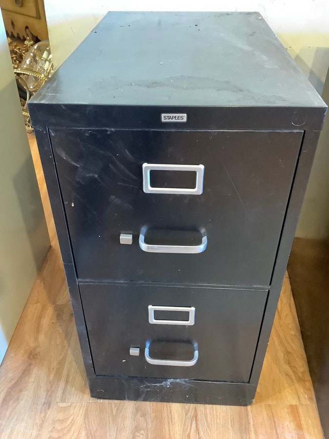 Staples metal 2 drawer file cabinet(15in.x25in.x28.5in.) (1 of 1)