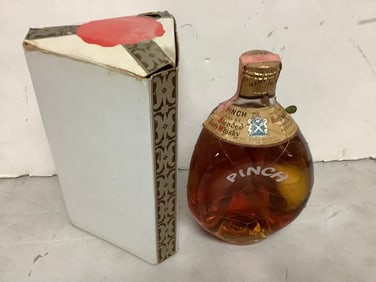 Early 1950s/60s Pinch Finest Blended Scots Whisky 4/5 Quart (86.8 Proof)