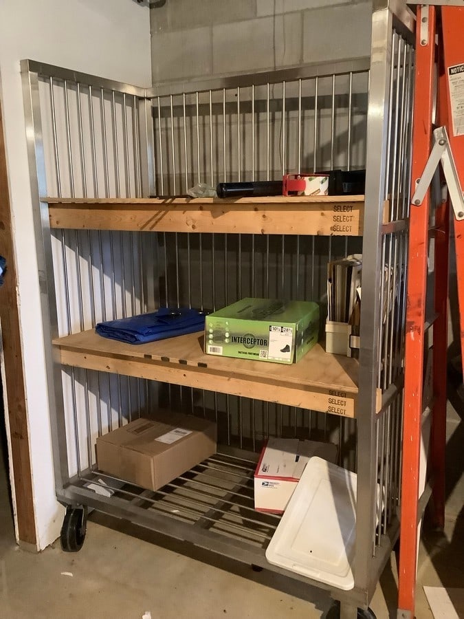 Shelving cart on wheels(48in.x28in.): Shelving cart on wheels(48in.x28in.)