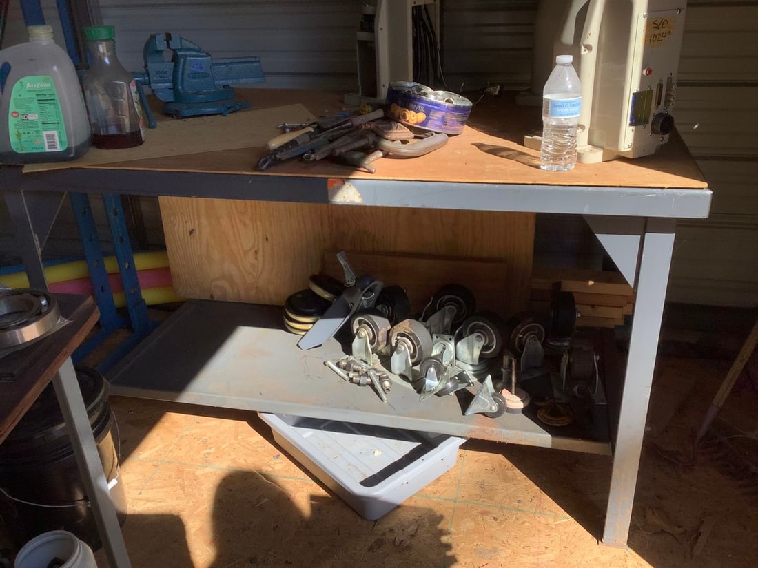 Workbench(36in.x60in.x34in.): Workbench(36in.x60in.x34in.)
