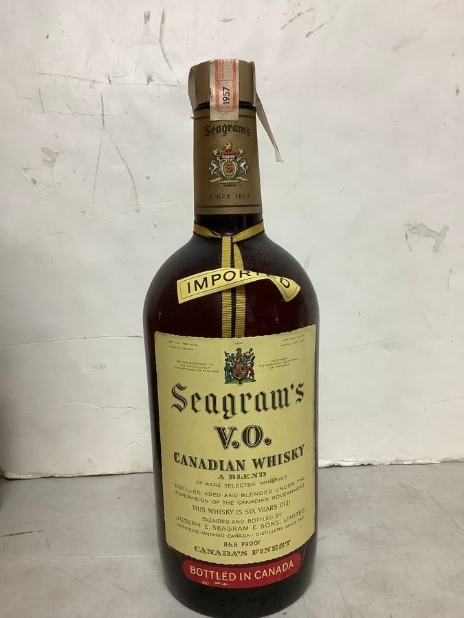 1957 Imported Seagram's V.O. canadian Whisky 86.8 proof 40oz.(sealed): 1957 Imported Seagram's V.O. canadian Whisky 86.8 proof 40oz.(sealed)