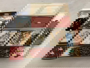 Fashion accessories(pins, bow, and more)