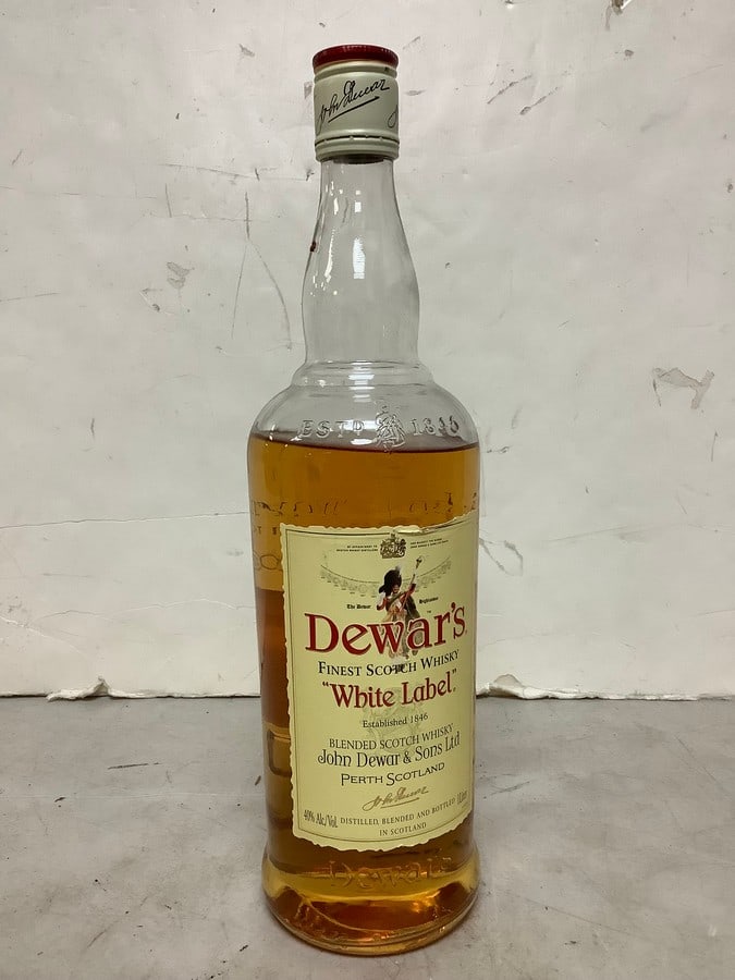 Dewar's white label finest Scotch Whisky 40% 1 Liter(mostly full): Dewar's white label finest Scotch Whisky 40% 1 Liter(mostly full)