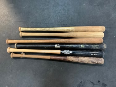 Wooden bats(Old Hickory, Louisville Slugger, and more-33.5in.longest)
