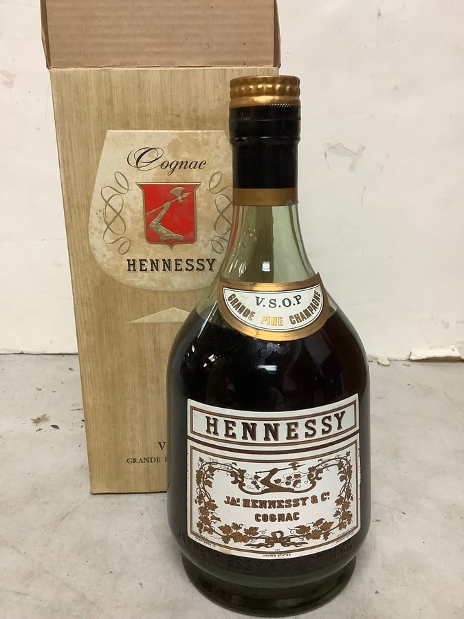 Hennessy V.S.O.P. grande fine champagne(sealed with box): Hennessy V.S.O.P. grande fine champagne(sealed with box)
