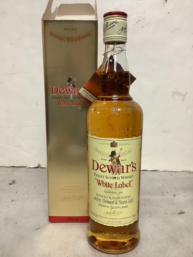 Dewar's white label finest Scotch Whisky 40% 750mL(sealed in box): Dewar's white label finest Scotch Whisky 40% 750mL(sealed in box)
