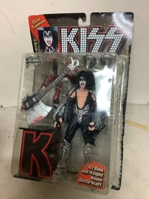 Gene Simmons Kiss collectible figure(new in box)