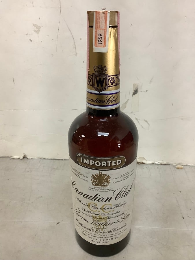 1959 Hiram Walker Blended Canadian Whisky 86.8 proof 4/5 Qt (sealed) (1 of 1)