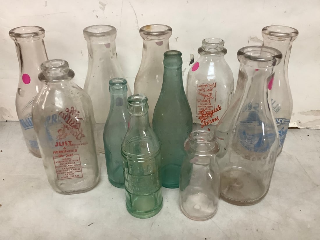 Vintage glass bottles(tallest about 10in.): Vintage glass bottles(tallest about 10in.)