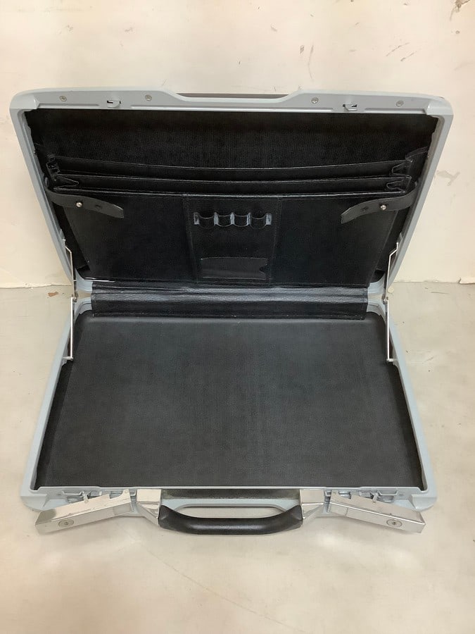 Samsonite Briefcase (3.25inx13.25inx18.5in) (1 of 1)