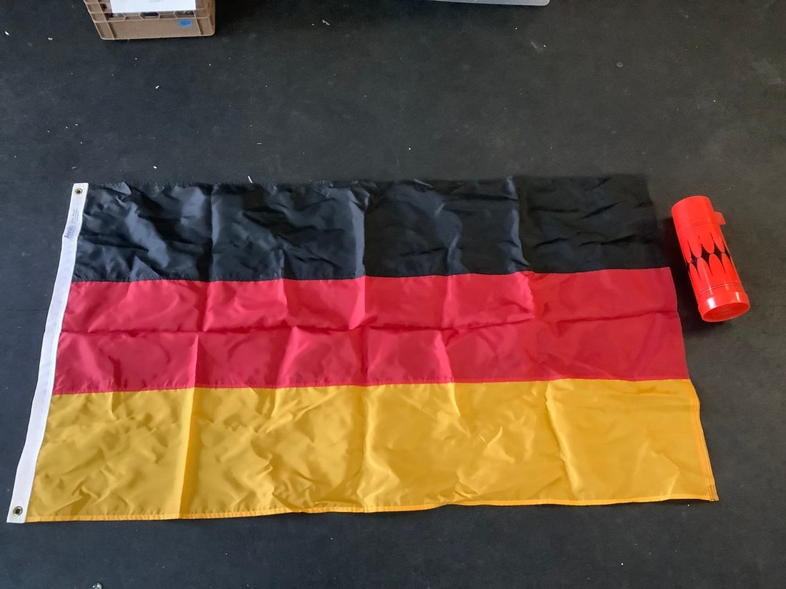 Aladdins Vanguard Thermos Bottle and German Flag (34inx60in): Aladdins Vanguard Thermos Bottle and German Flag (34inx60in)