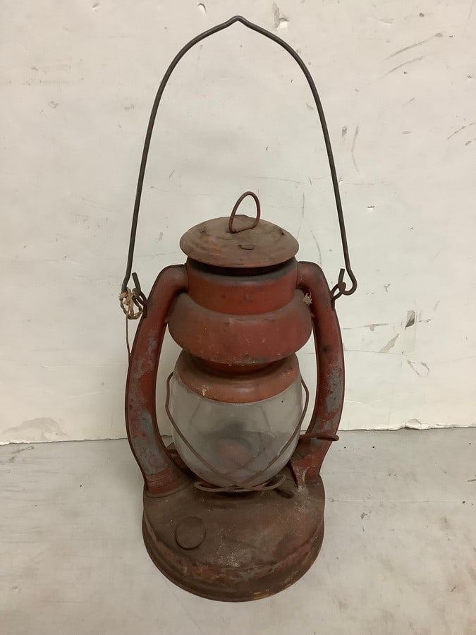 Vintage Elgin Collectible Lantern (14in Tall): Vintage Elgin Collectible Lantern (14in Tall)