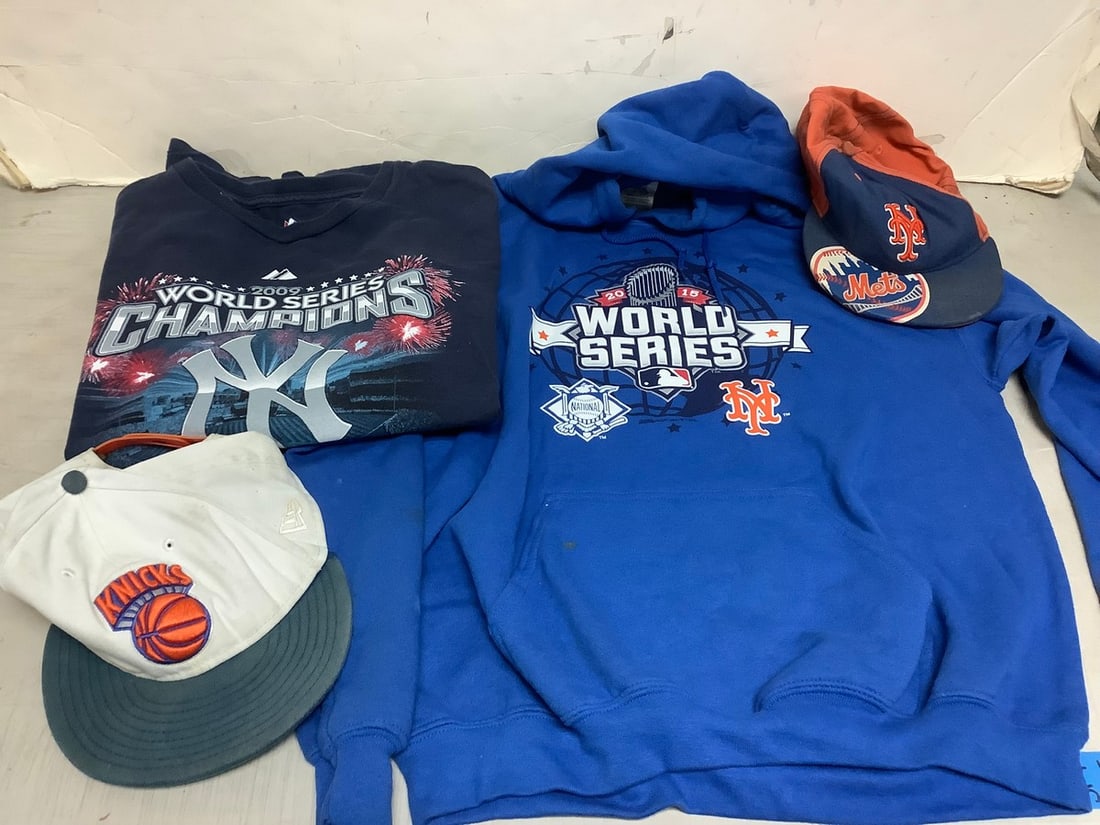 2015 World Series baseball hoodie(M), 2009 World Series Champions Yankees shirt(XL), and sports caps (1 of 1)