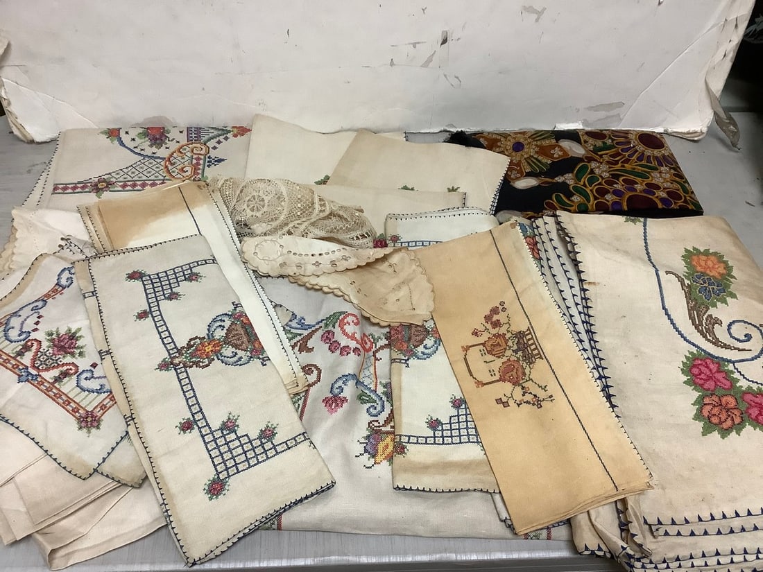 Various linens: Various linens