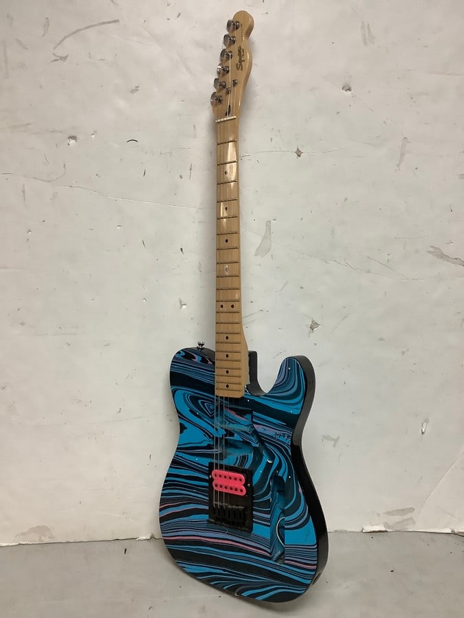 Squier Fender telecaster bass guitar (1 of 1)