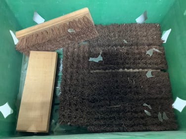 Vintage cleaning brushes(7 total)