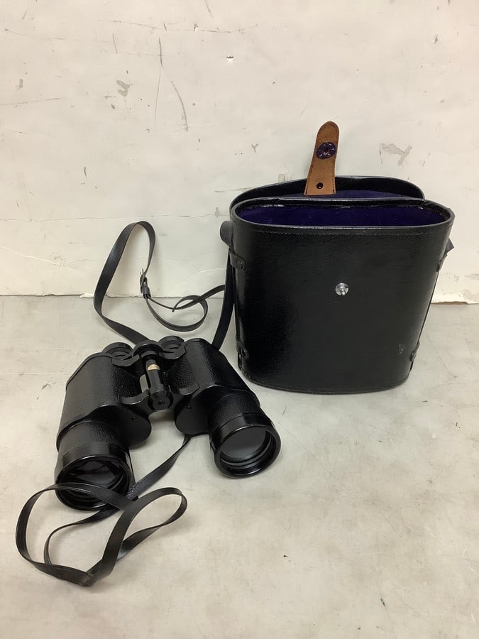 Wuest H-19 vintage binoculars with case (1 of 1)
