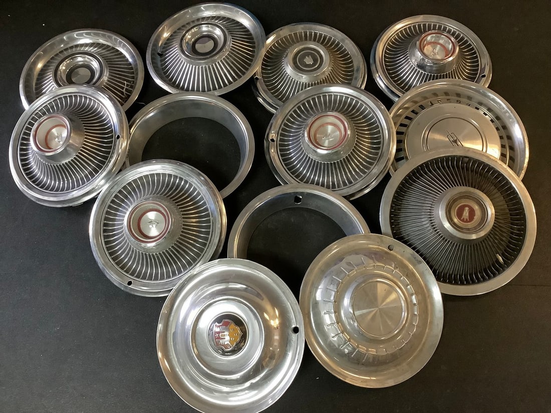 Various hubcaps: Various hubcaps