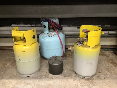Refrigeration reclaim tanks