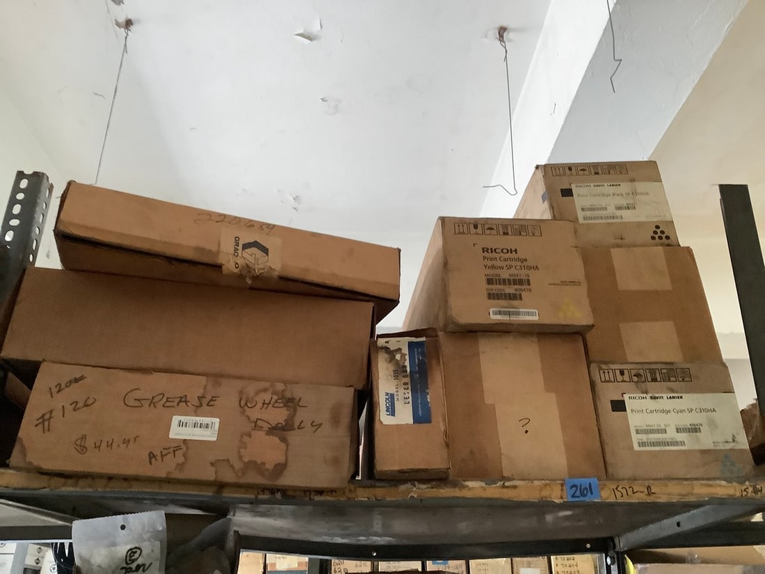 Lincoln grease guns and more (1 of 1)