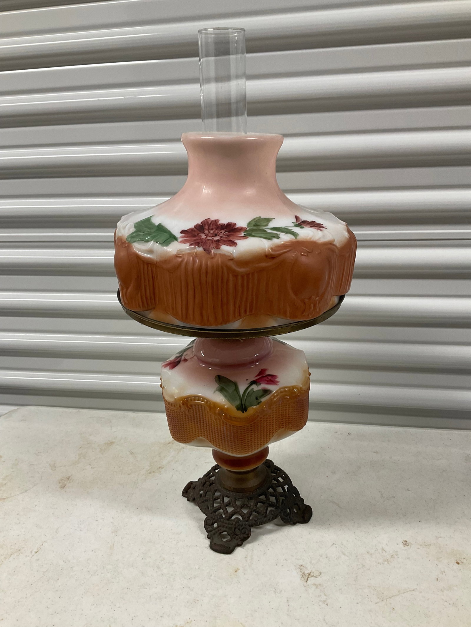 Vintage Victorian hand painted oil lamp 23in: Vintage Victorian hand painted oil lamp 23in