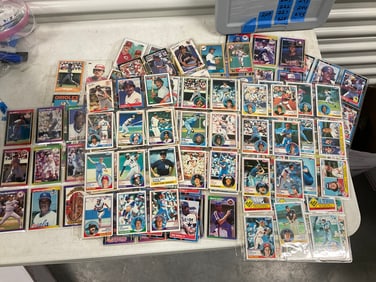 large amount of baseball cards, 1983 and others