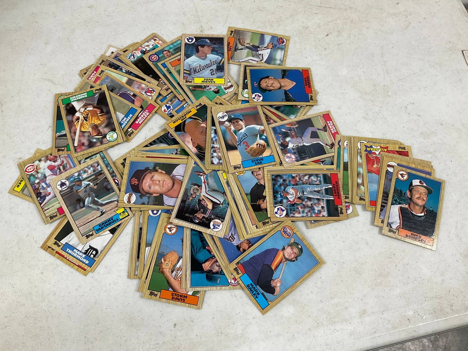 large lot of 1987 topps baseball cards (1 of 1)