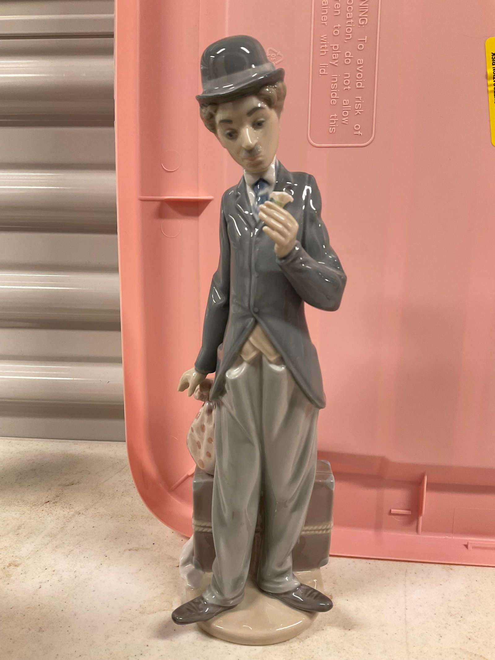 LLadro "Charlie the Tramp" #5233 Porcelain figure 12in tall: LLadro "Charlie the Tramp" #5233 Porcelain figure 12in tall