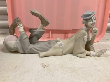 LLadro "Span Reclining Clown with Ball" #4618 Porcelain 13x7