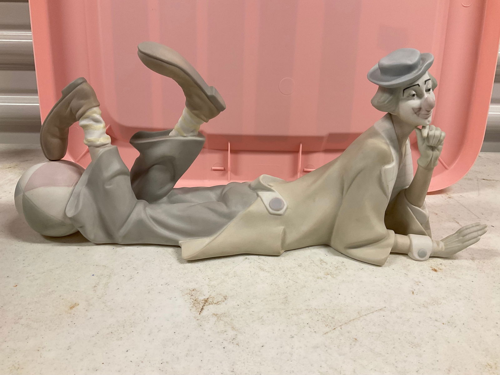 LLadro "Span Reclining Clown with Ball" #4618 Porcelain 13x7 (1 of 1)