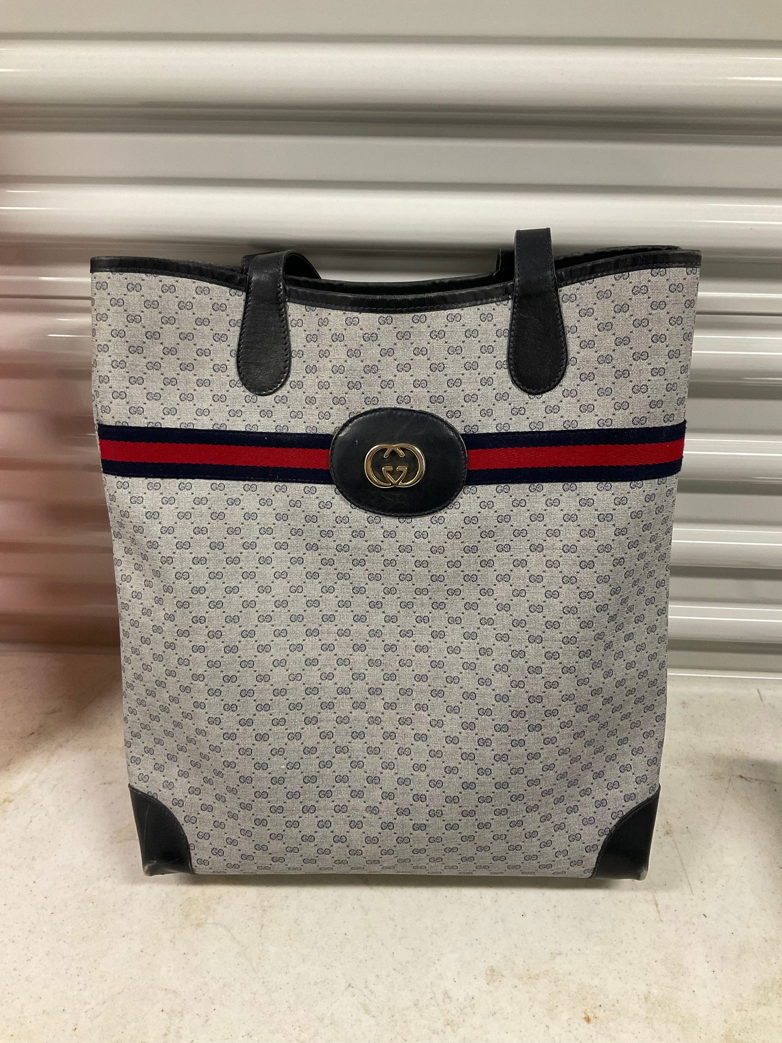 gucci hand bag (1 of 3)