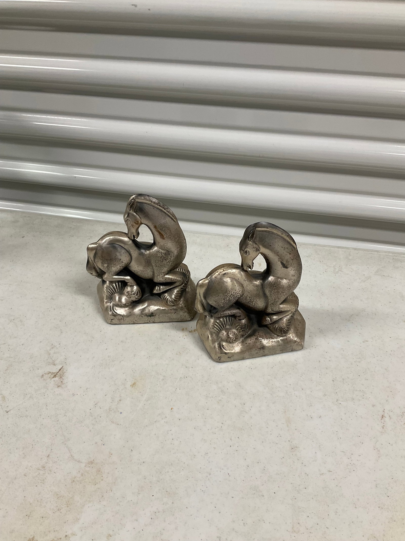 Lot of 2 brass horse bookends: Lot of 2 brass horse bookends