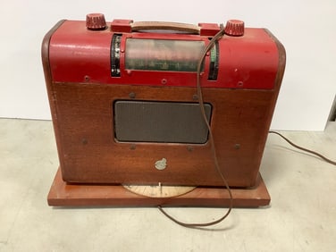 LearAvian vintage radio