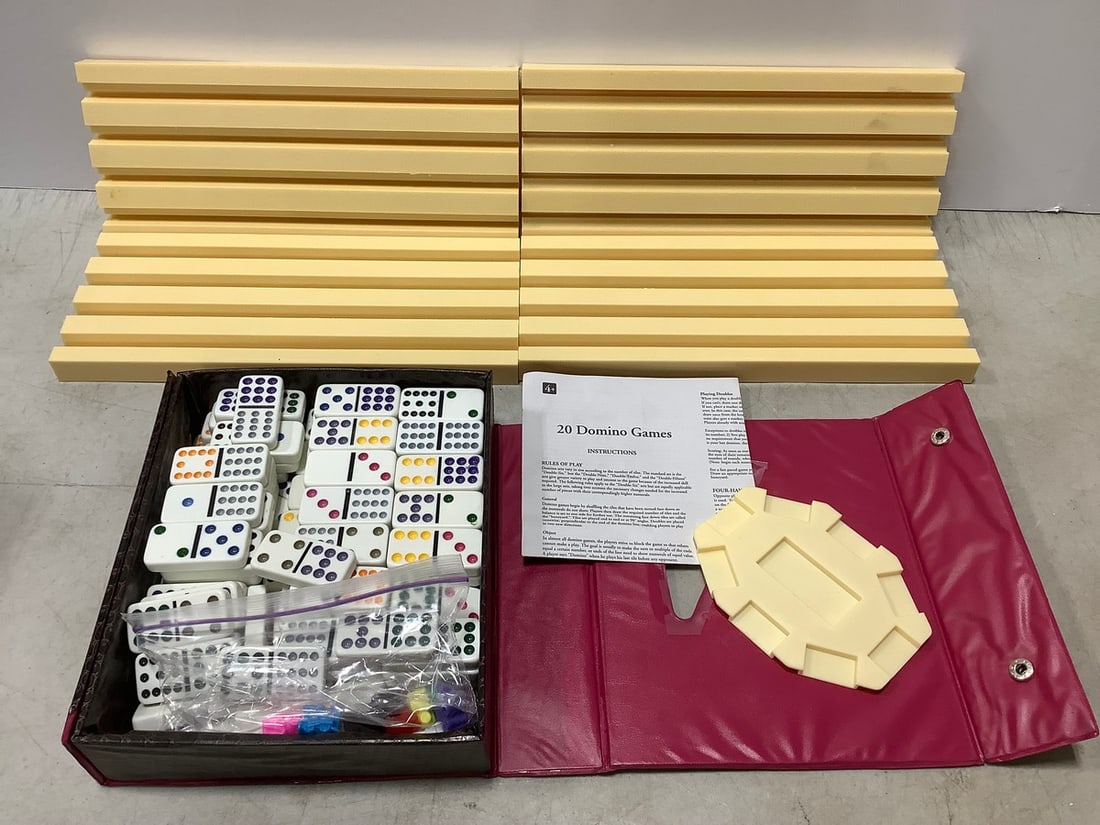 Dominoes set: Dominoes set